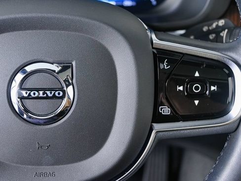 Used 2023 Volvo XC60 B5 Ultimate w/ Climate Package FWD image 13