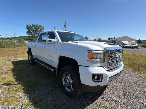 Used 2019 GMC Sierra 2500 Denali w/ Duramax Plus Package AWD/4WD image 3