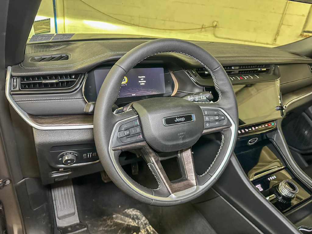 New 2026 Jeep Grand Cherokee Limited w/ MOPAR Finishing Package AWD/4WD image 19