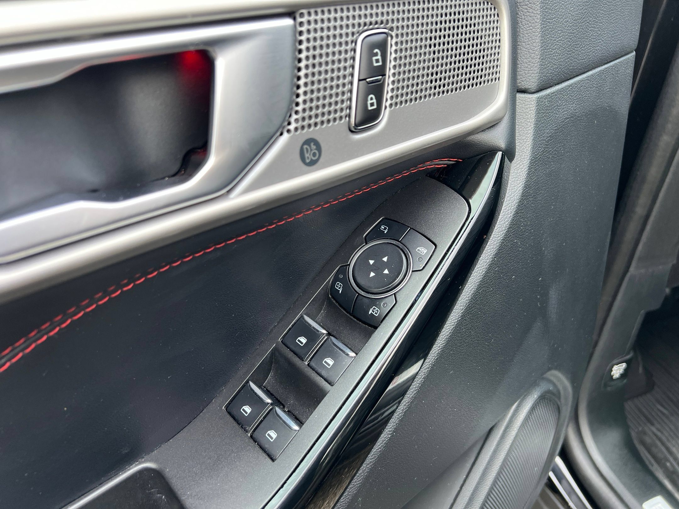 Used 2023 Ford Explorer ST-Line AWD/4WD image 16
