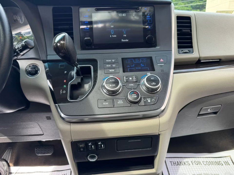 Used 2015 Toyota Sienna XLE FWD image 26
