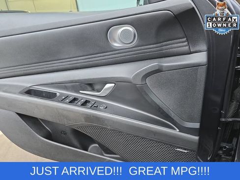 Used 2023 Hyundai Elantra Limited FWD image 15