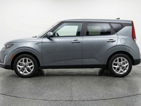 Used 2025 Kia Soul LX w/ LX Technology Package image 5