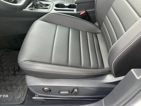 Used 2024 Volkswagen Jetta SE w/ Panoramic Sunroof Package FWD image 18