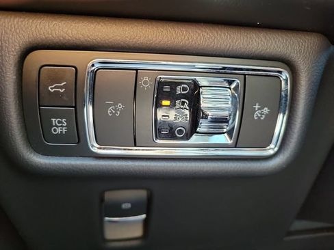 Used 2023 Lincoln Nautilus Reserve AWD/4WD image 12