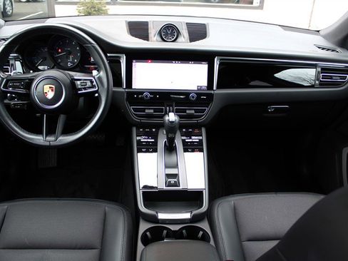 Used 2022 Porsche Macan image 23