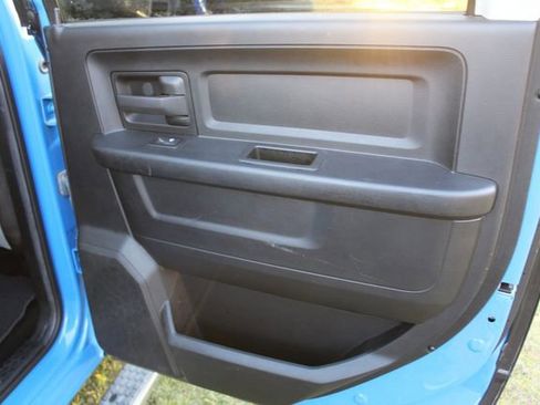 Used 2014 RAM 2500 Tradesman w/ Chrome Appearance Group image 25