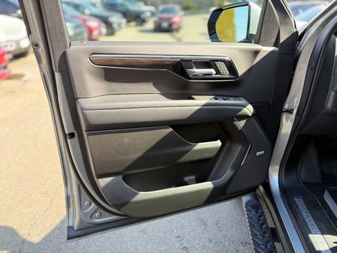 Used 2025 Chevrolet Tahoe Z71 w/ Comfort Package image 18