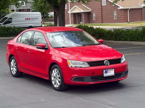 Used 2012 Volkswagen Jetta SE FWD image 2