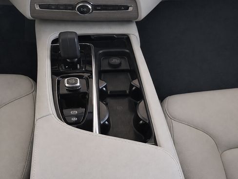 Certified 2025 Volvo XC90 B6 Plus w/ Protection Package Premier AWD/4WD image 19