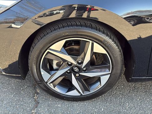 Used 2023 Hyundai Elantra Limited image 10