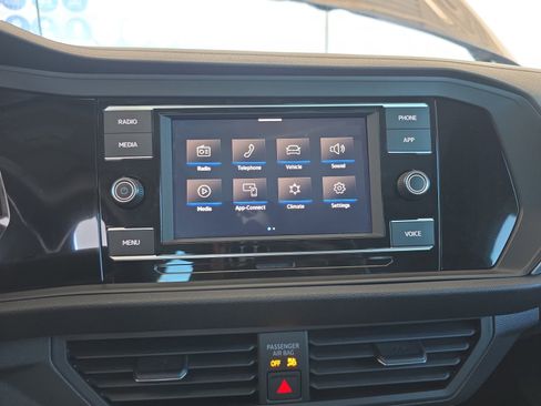 Certified 2023 Volkswagen Jetta SE image 28