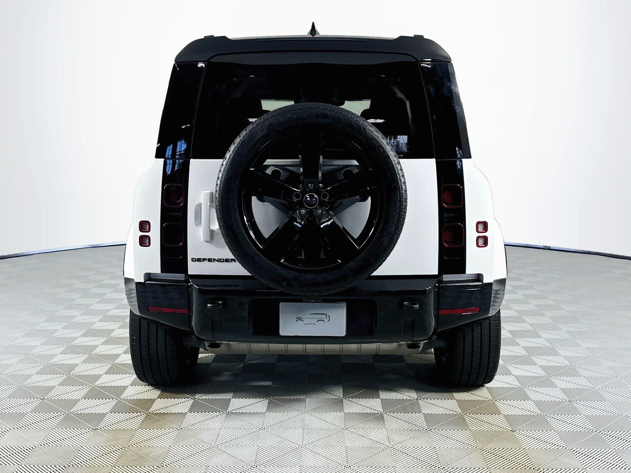 Certified 2024 Land Rover Defender 110 X-Dynamic SE AWD/4WD image 6