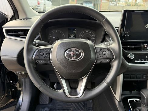 Certified 2025 Toyota Corolla Cross LE image 21