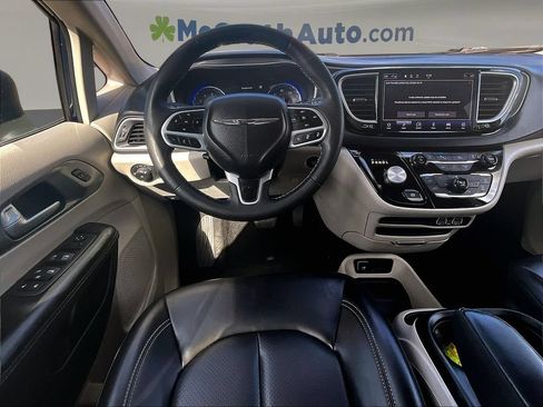 Used 2023 Chrysler Pacifica Touring-L FWD image 10
