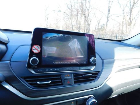 Used 2025 Nissan Altima 2.5 SV image 10