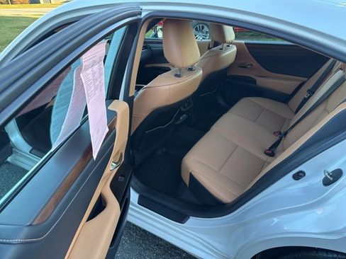 Used 2023 Lexus ES 350 w/ Premium Package image 10