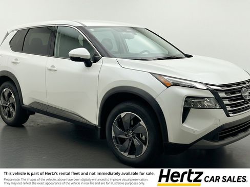 Used 2025 Nissan Rogue SV image 1