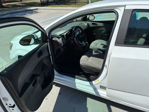 Used 2017 Chevrolet Sonic LT image 8