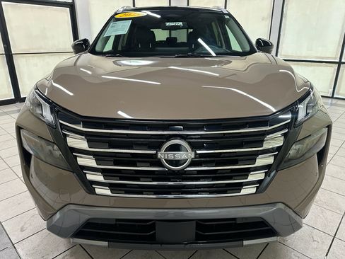 Used 2025 Nissan Rogue SL w/ Tech Package AWD/4WD image 12