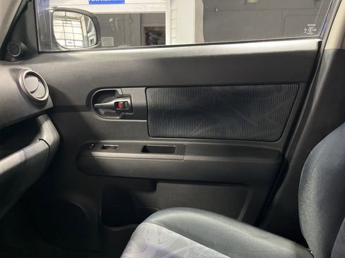 Used 2011 Scion xB FWD image 17