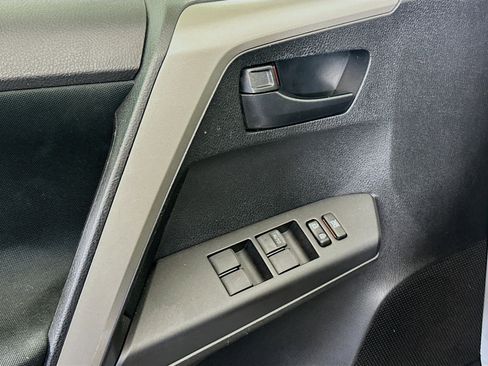 Used 2016 Toyota RAV4 LE image 15