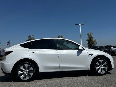 Used 2021 Tesla Model Y Long Range AWD/4WD image 7
