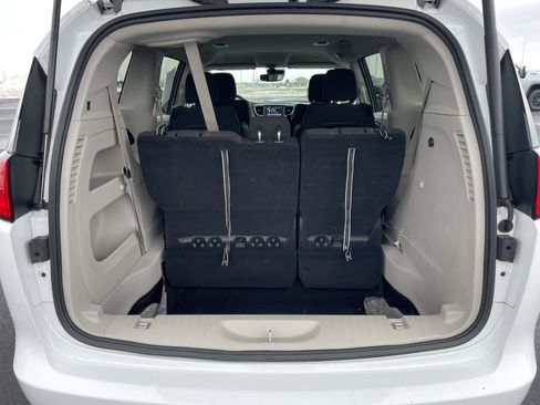 Used 2024 Chrysler Voyager LX image 28
