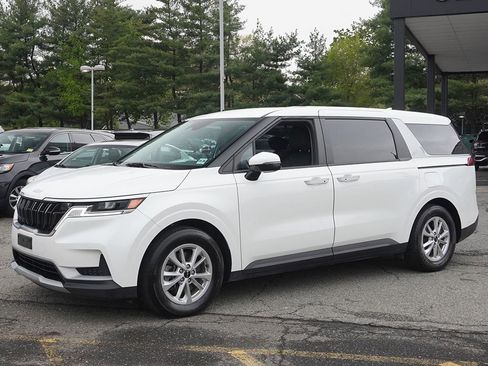 Used 2024 Kia Carnival LX FWD image 8