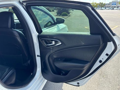 Used 2017 Chrysler 200 Limited Platinum FWD image 36