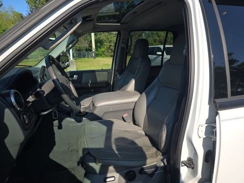 Used 2003 Ford Expedition XLT AWD/4WD image 10