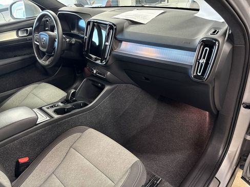 Used 2025 Volvo XC40 B5 Core image 41