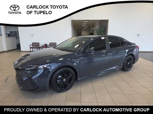 Used 2025 Toyota Camry SE w/ Convenience Package FWD image 4