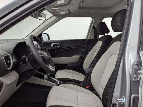 Used 2026 Hyundai Venue SEL FWD image 14