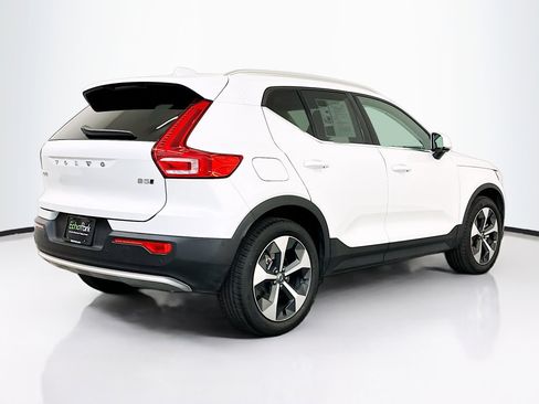 Used 2025 Volvo XC40 B5 Plus image 9