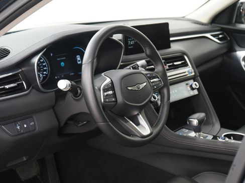 Used 2025 Genesis G70 2.5T image 21