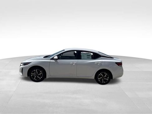 New 2025 Nissan Sentra SV image 4