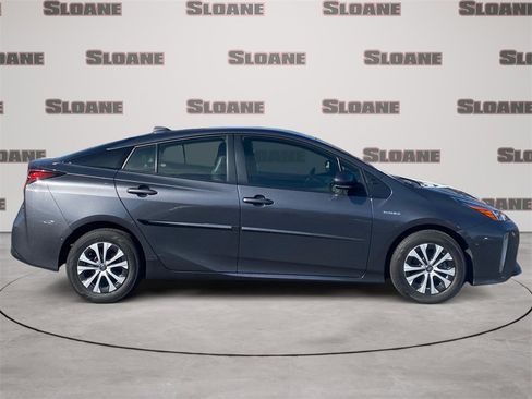 Used 2022 Toyota Prius XLE image 6