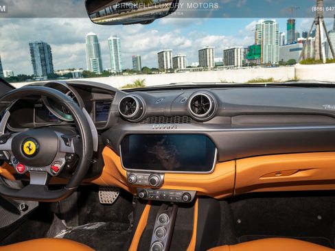 Used 2019 Ferrari Portofino image 10