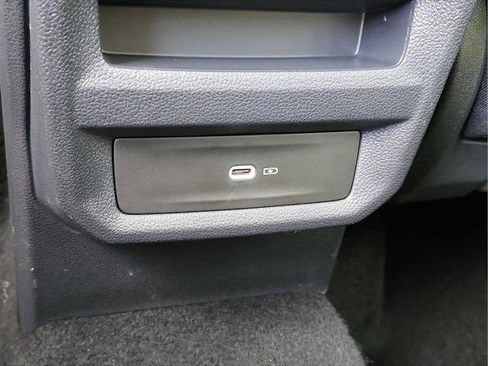 Used 2025 Volkswagen Taos SE AWD/4WD image 30