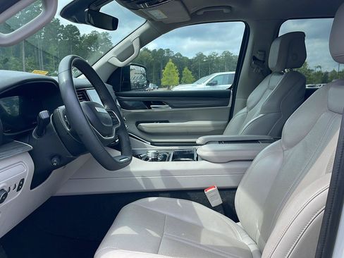 Used 2024 Jeep Wagoneer Series II w/ Flexible Seating Group RWD image 13