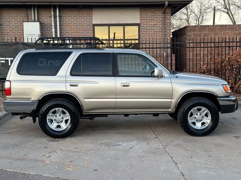 Used 2001 Toyota 4Runner SR5 image 29