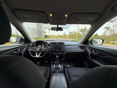 Used 2018 Nissan Rogue SV AWD/4WD image 10