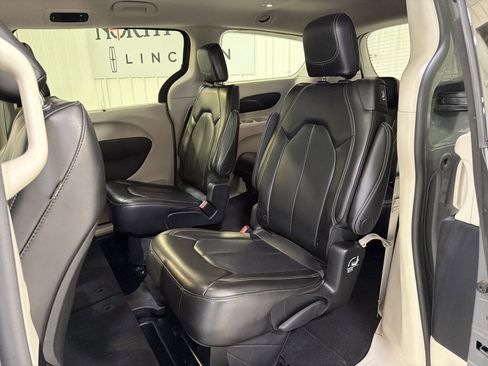 Used 2023 Chrysler Pacifica Touring-L w/ Road Tripper Package FWD image 10
