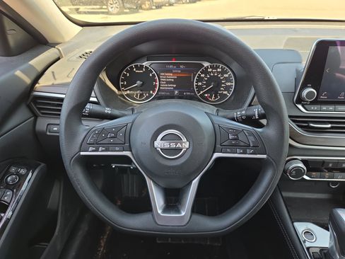 Used 2023 Nissan Altima 2.5 SV FWD image 18