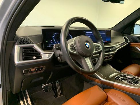 Used 2023 BMW X7 xDrive40i w/ M Sport Package AWD/4WD image 12