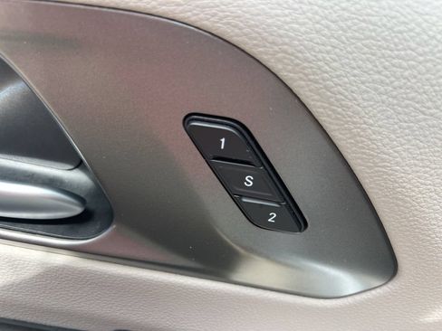 Used 2024 Chrysler Pacifica Touring-L FWD image 24