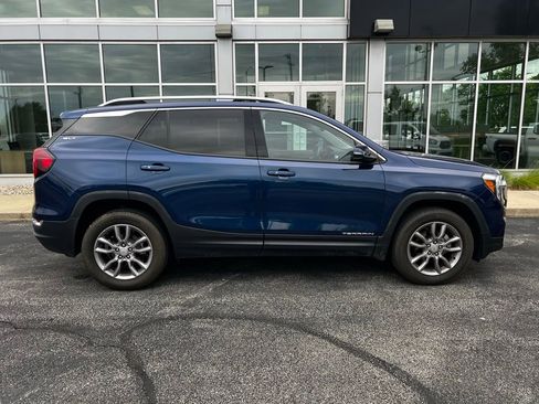 Used 2023 GMC Terrain SLT AWD/4WD image 9