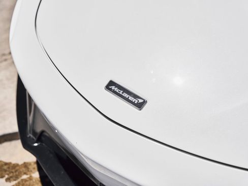 Used 2024 McLaren Artura RWD image 8