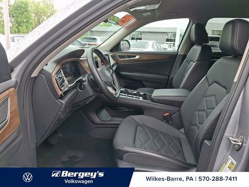 Certified 2025 Volkswagen Atlas SE AWD/4WD image 17
